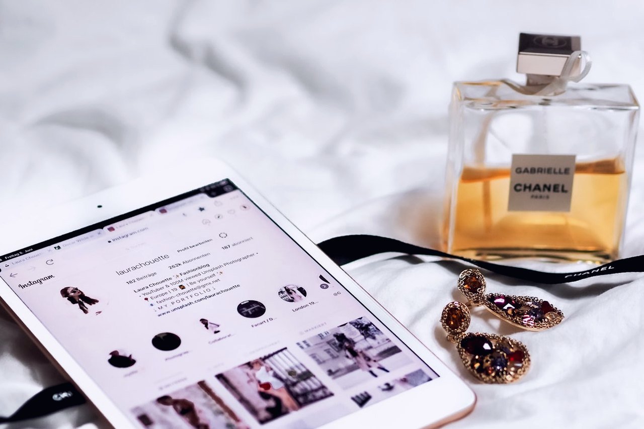 Moda ve tekstil ürünleri online mağaza — KRAGN örnek çalışma